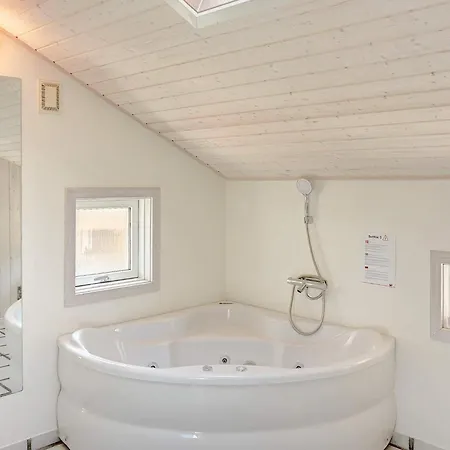 Luxury Retreat Near 度假居 *